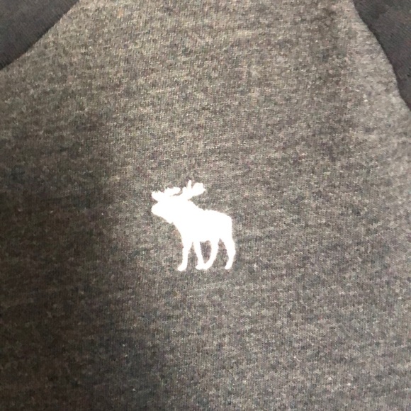 Boys Abercrombie kids size 13/14 ss shirt - Picture 2 of 3